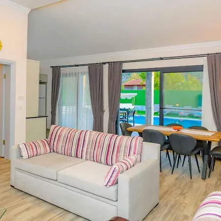 Exclusive With Private Pool, 1001 *