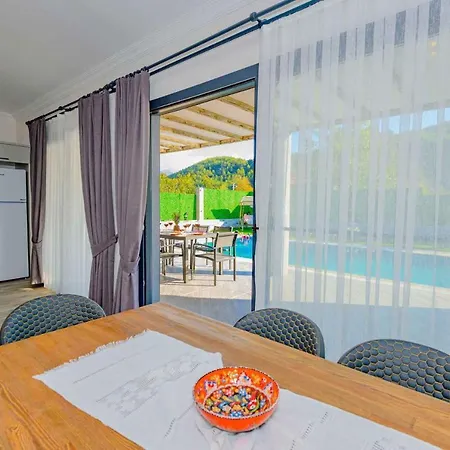 Exclusive With Private Pool, 1001 *
