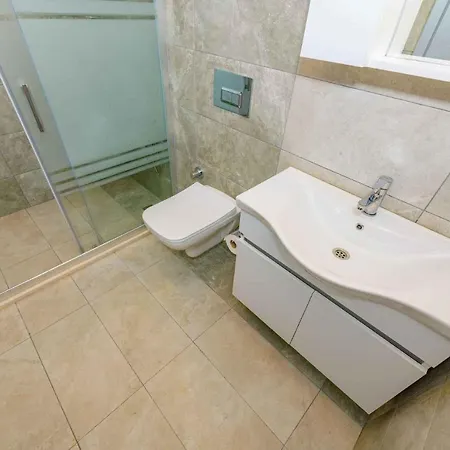 Exclusive With Private Pool, 1001 费特希耶