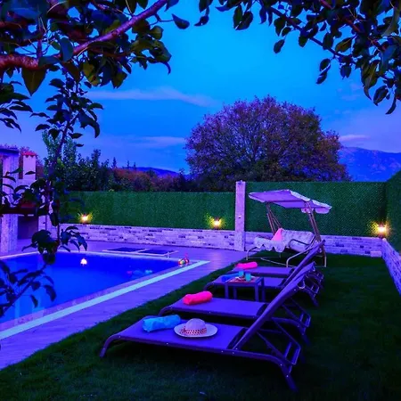 Exclusive With Private Pool, 1001 *